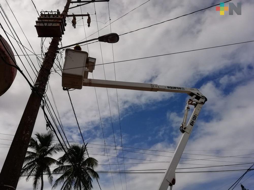 Programa «Mejoramiento de Alumbrado Público» llega a colonia Petrolera de Coatzacoalcos