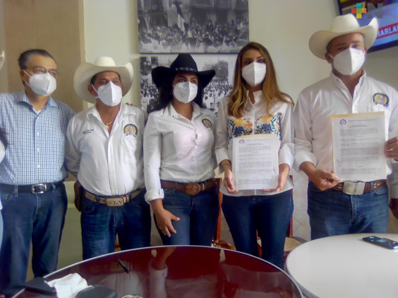 Radio Taxi GL y Jinetes del Estado de Veracruz firman convenio de colaboración