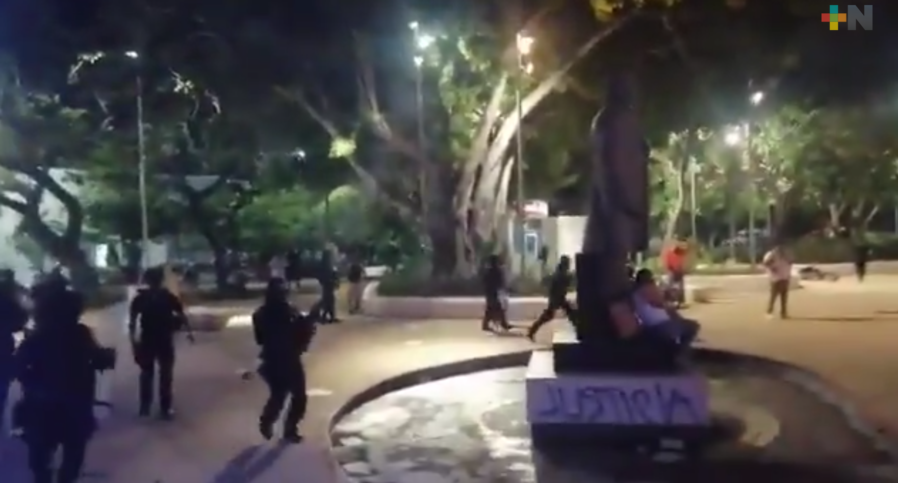 Autoridades investigan uso de armas en protesta contra feminicidios, en Cancún