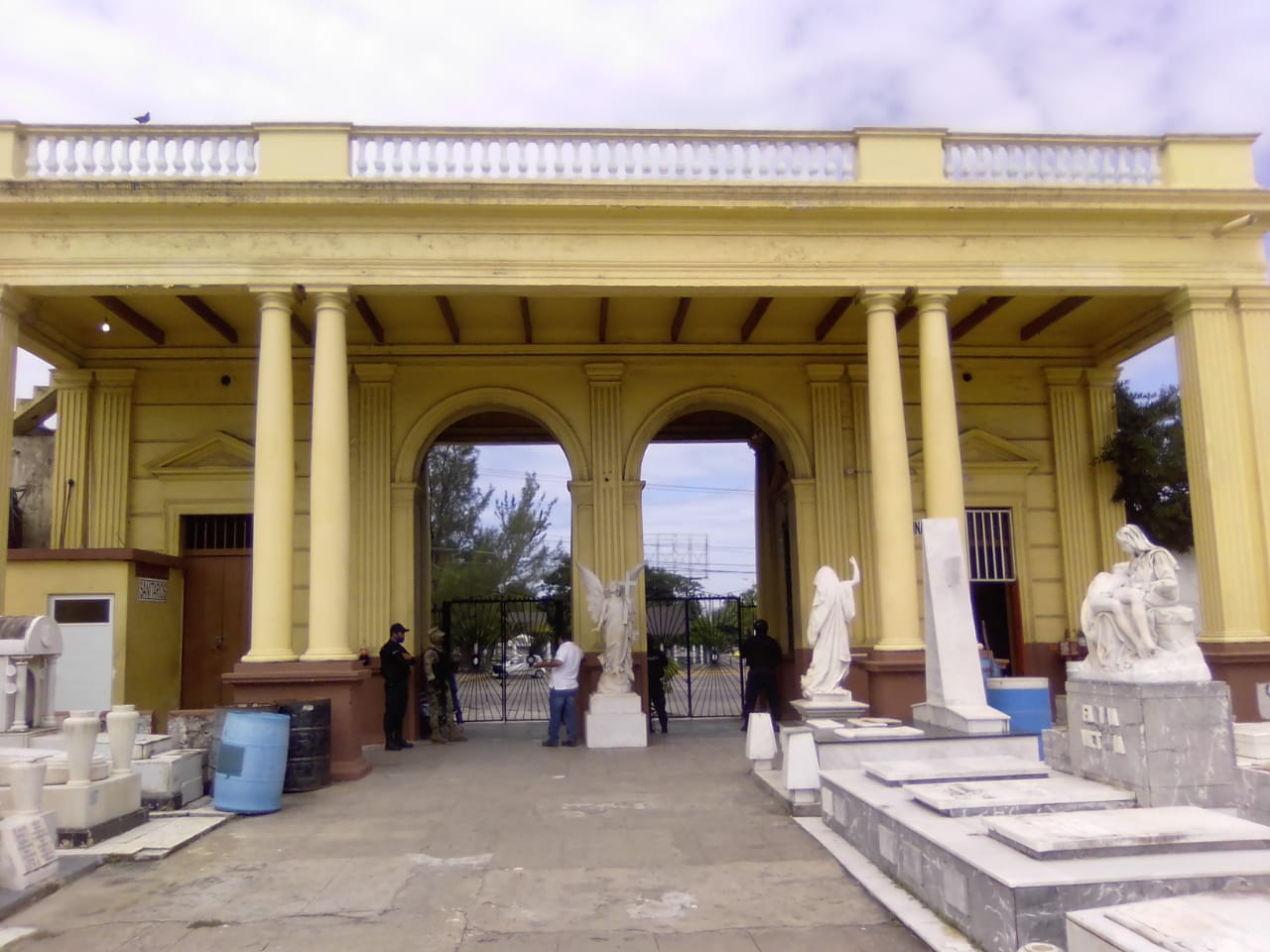 Panteones del puerto de Veracruz permanecieron cerrados