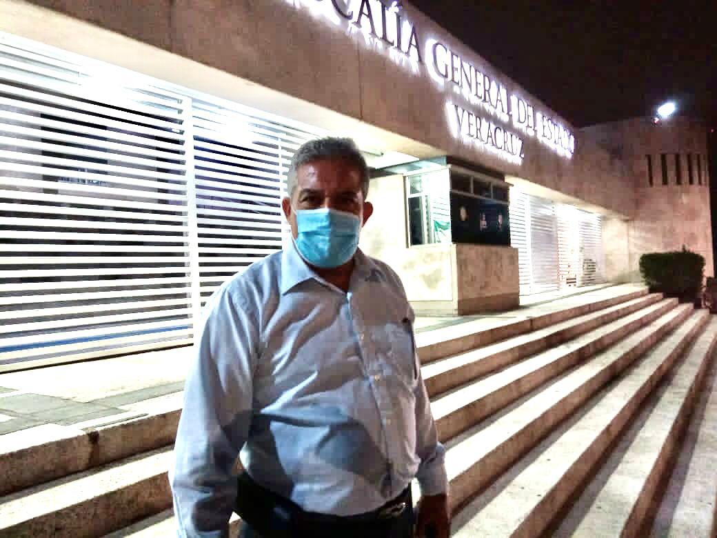 Denuncian ante la FGE al dirigente estatal del PRD así como al exalcalde de Catemaco, Jorge González Azamar