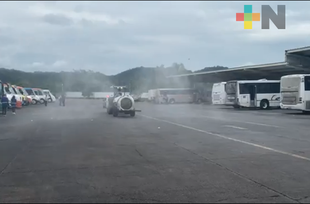 Desinfectan central de autobuses de segunda clase en Córdoba