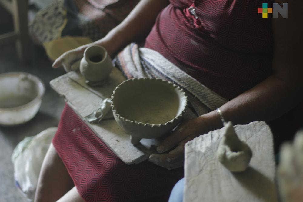 Las artesanas del barro de Santa María Tatetla