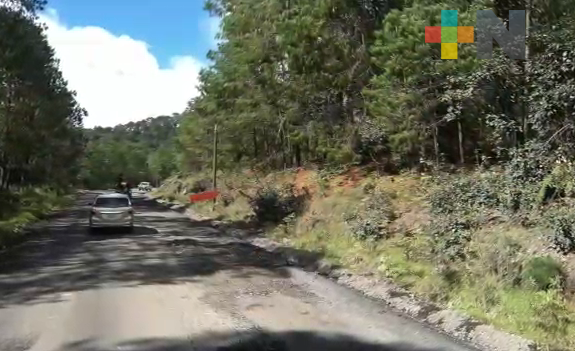 SCT se compromete a entregar obra de calidad en Huayacocotla, después de incumplimiento de empresa