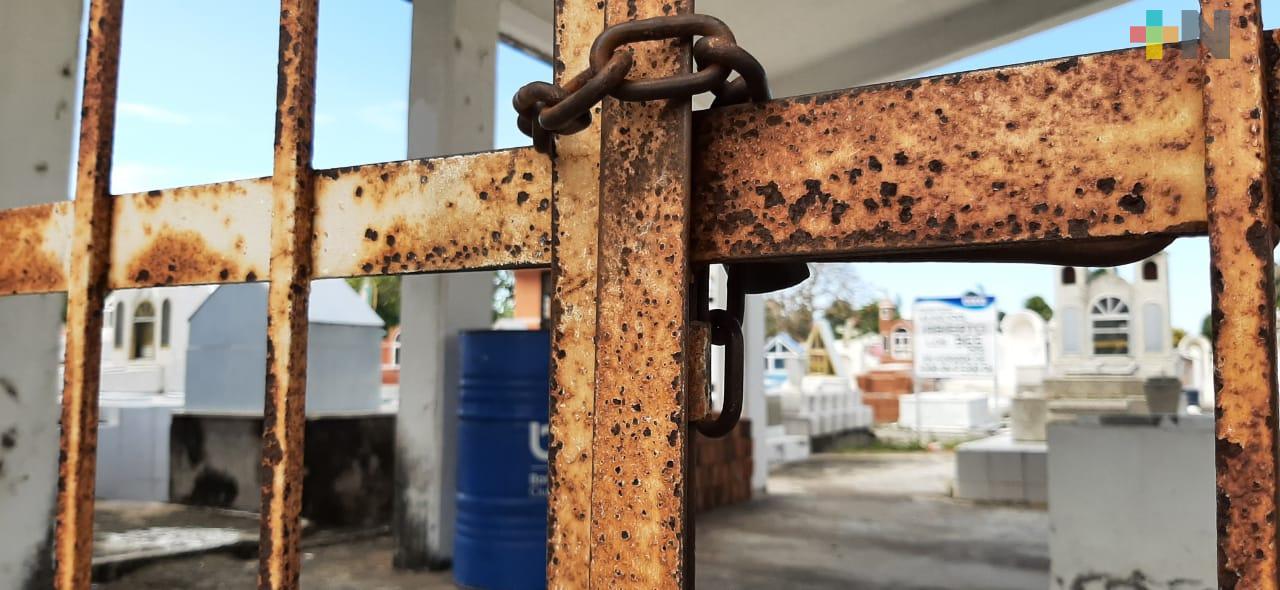 Cementerio de Boca del Río permanece cerrado
