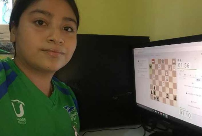 Alumnos de UV aprenden fundamentos del deporte, en curso del AFEL