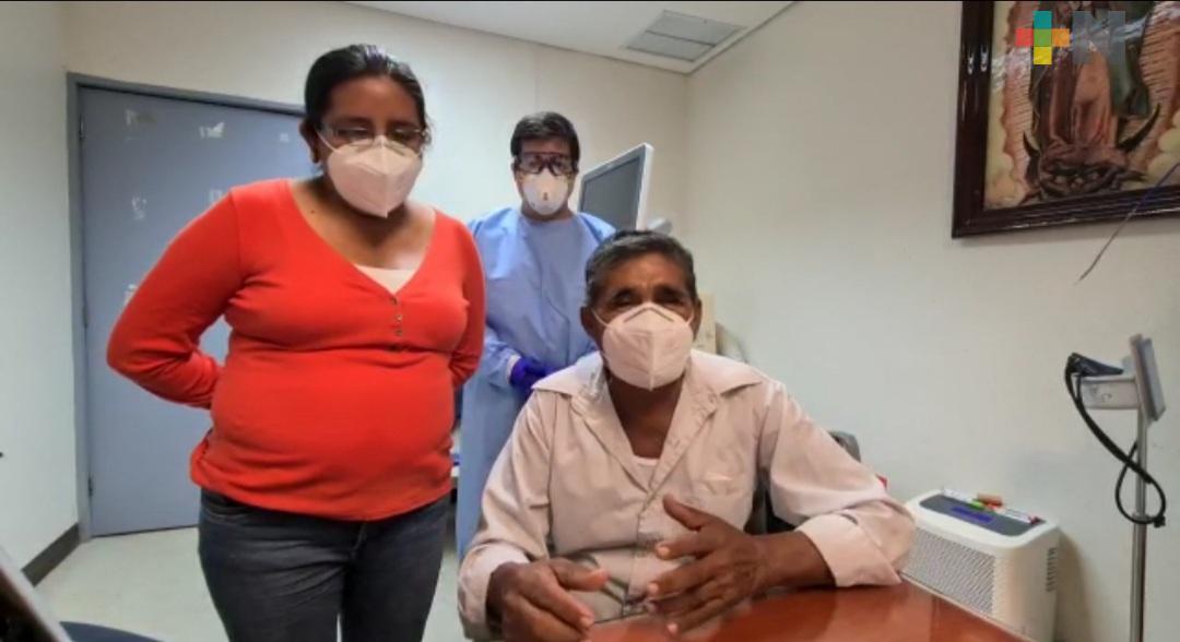 Con ayuda de traductor de zapoteco, salvan la vida de adulto mayor en ISSSTE de Veracruz