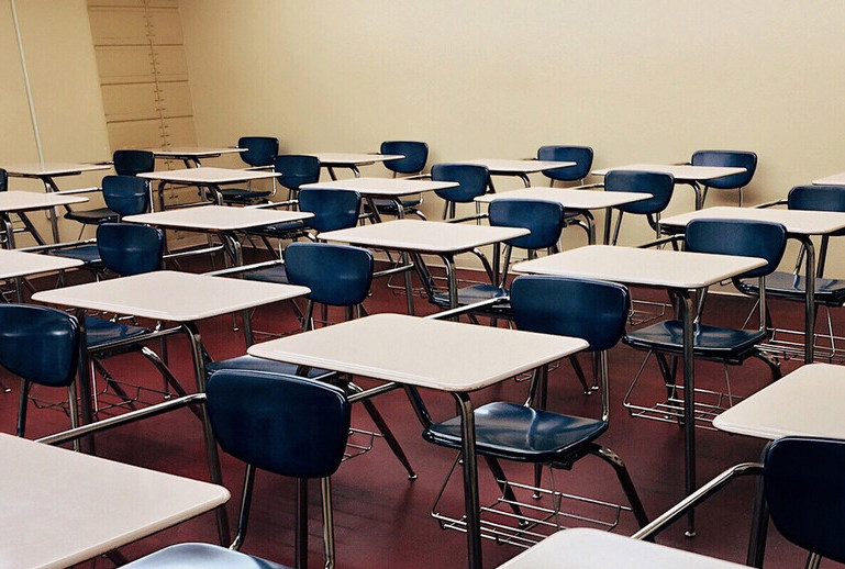 карантин в садике. школьники в масках в школе. школьники в школе. закрытие школы. карантин в школах смоленска.