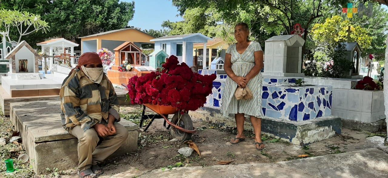 Con restricciones abrió el  panteón de Medellín