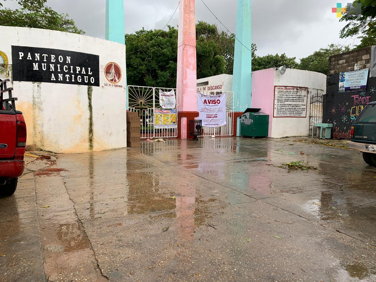 Este 2 de noviembre lucen vacíos panteones de Coatzacoalcos