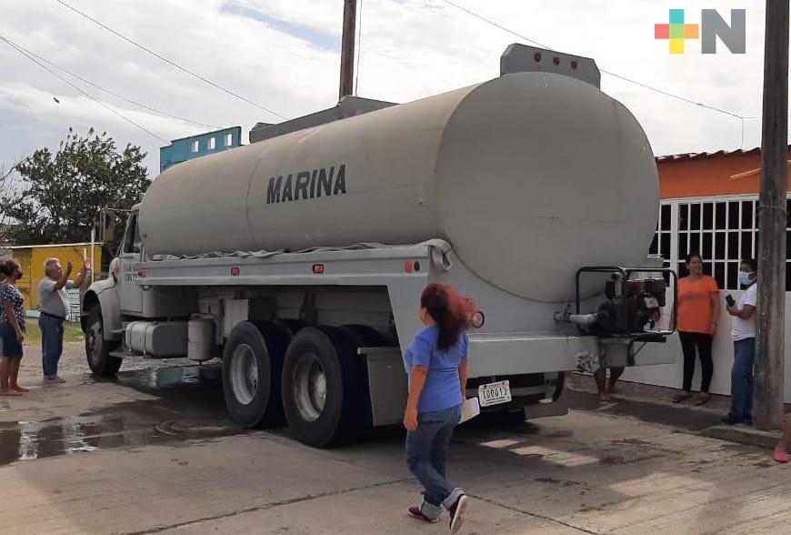 Ayuntamiento de Veracruz incumple promesa; Marina  les lleva pipa de agua