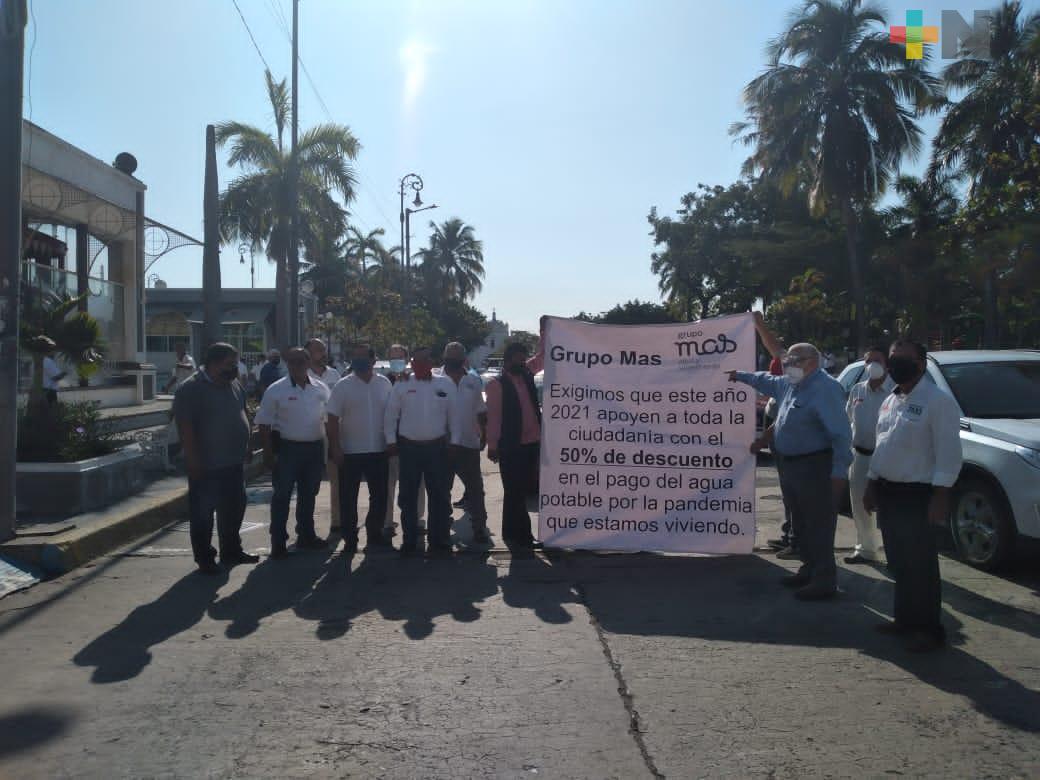 Taxistas de Veracruz piden a Grupo MAS les otorgue descuento