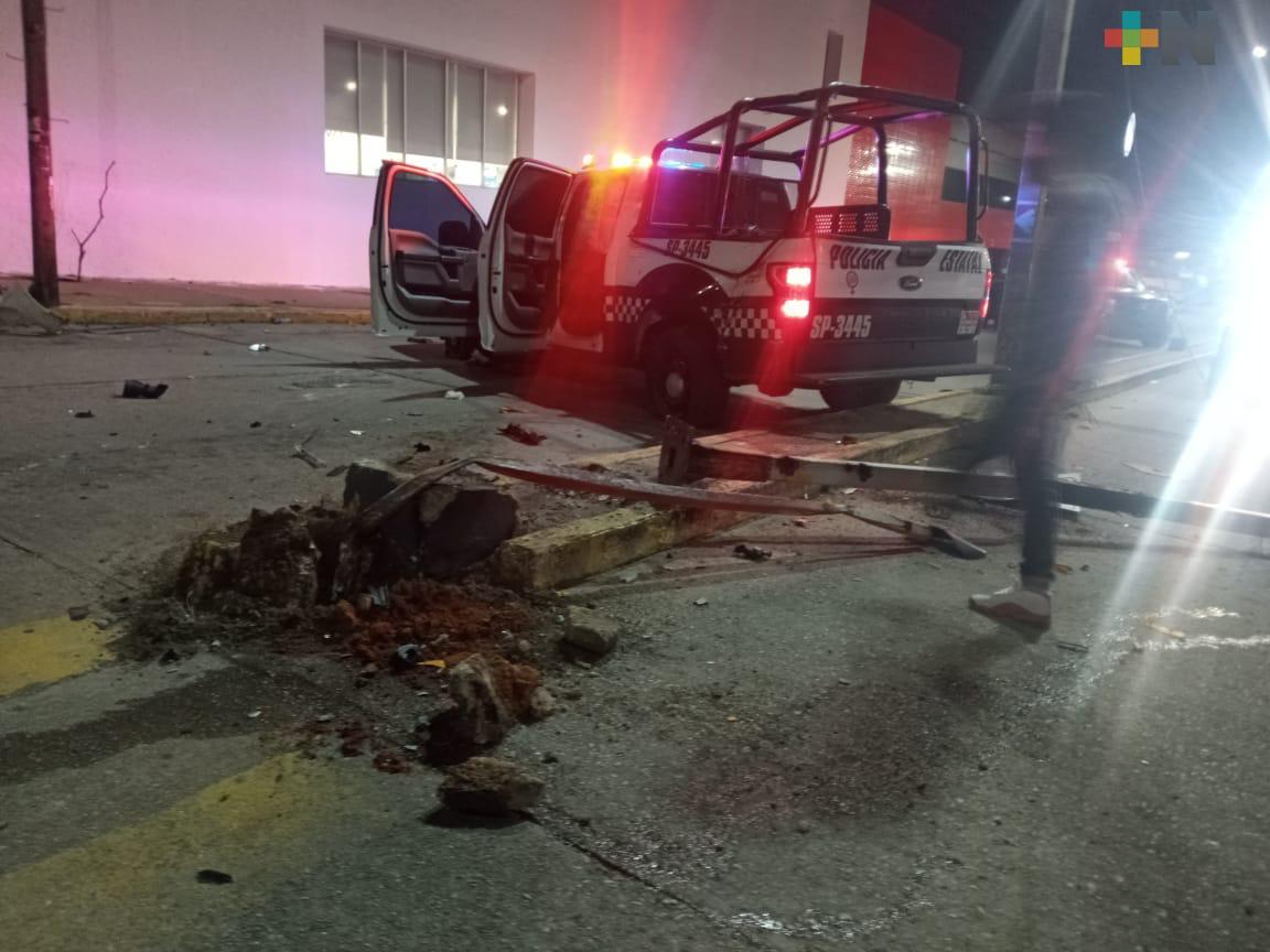 Accidente vial deja lesionados y un semáforo destruido en Coatzacoalcos