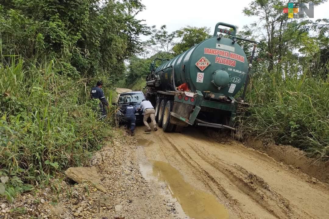 En Moloacán preparan manifestación contra compañía petrolera por daños en caminos