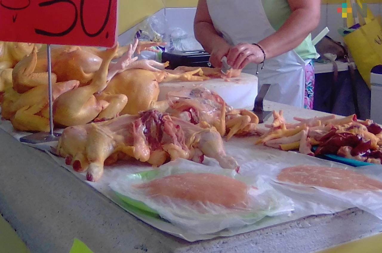 Aumenta precio de carne de pollo, vendedores esperan incrementar ventas durante diciembre