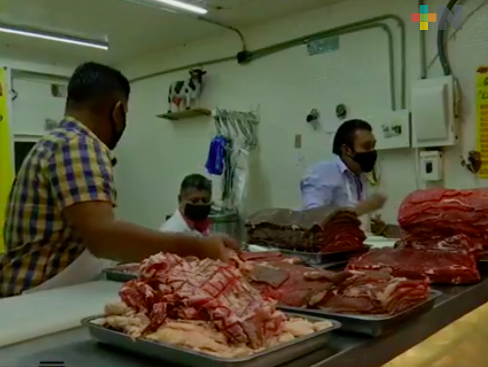 A pesar de compras de xalapeños de última hora para el Año Nuevo, comerciantes reportan bajas ventas