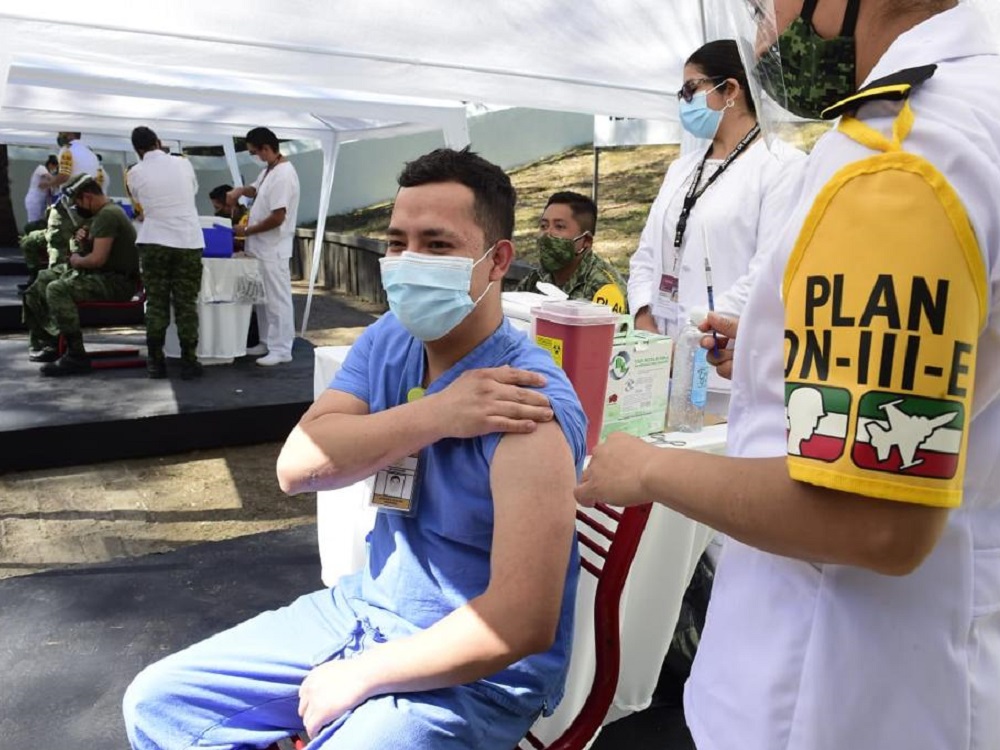 Más de 21 mil trabajadores de la salud han recibido primera dosis de la vacuna contra COVID-19