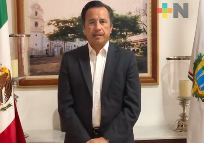 Cuitláhuac García felicita al  alcalde de Emiliano Zapata por su informe de actividades