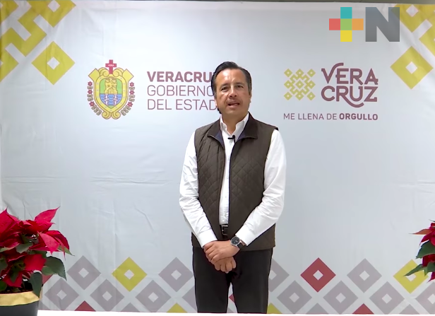 Cuitláhuac García reconoce labores de la senadora veracruzana Gloria Sánchez