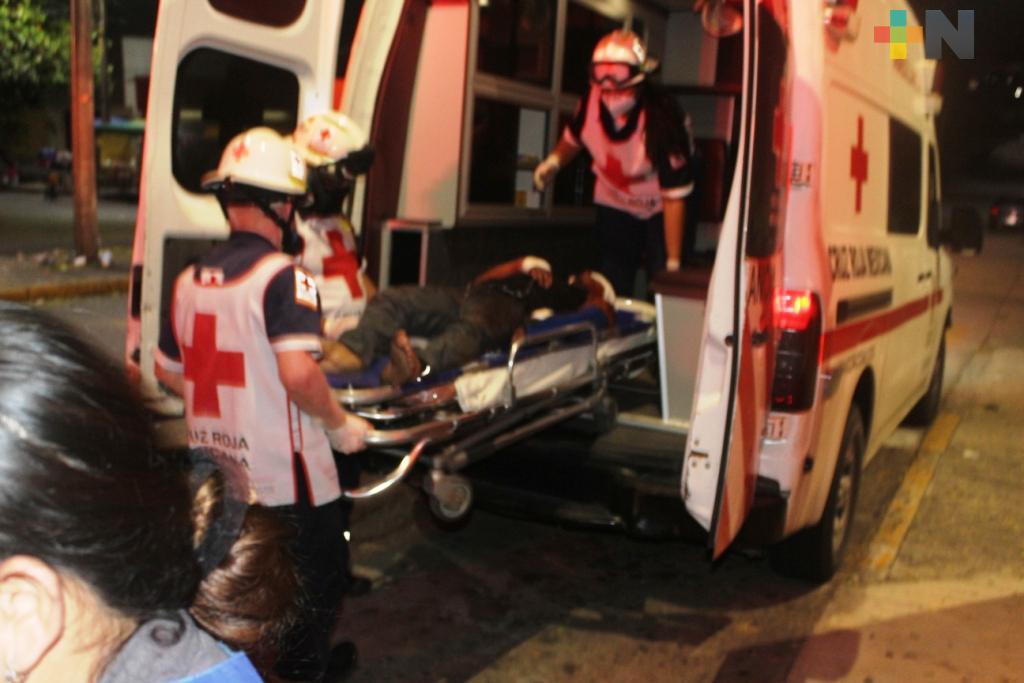 Dos migrantes centroamericanos lesionados; uno cayó del tren y otro fue asaltado
