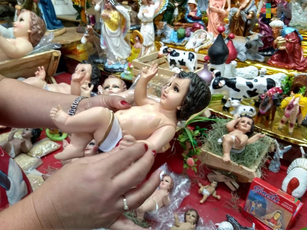 En Xalapa, bajas ventas de imágenes del Niño Dios y nacimientos