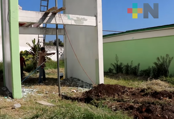 Secundaria de Coatepec es apoyada con el programa “La Escuela es Nuestra”