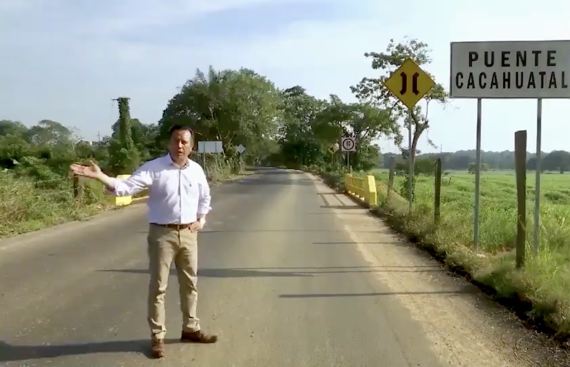 Supervisó gobernador de Veracruz rehabilitación de carretera en Chinameca