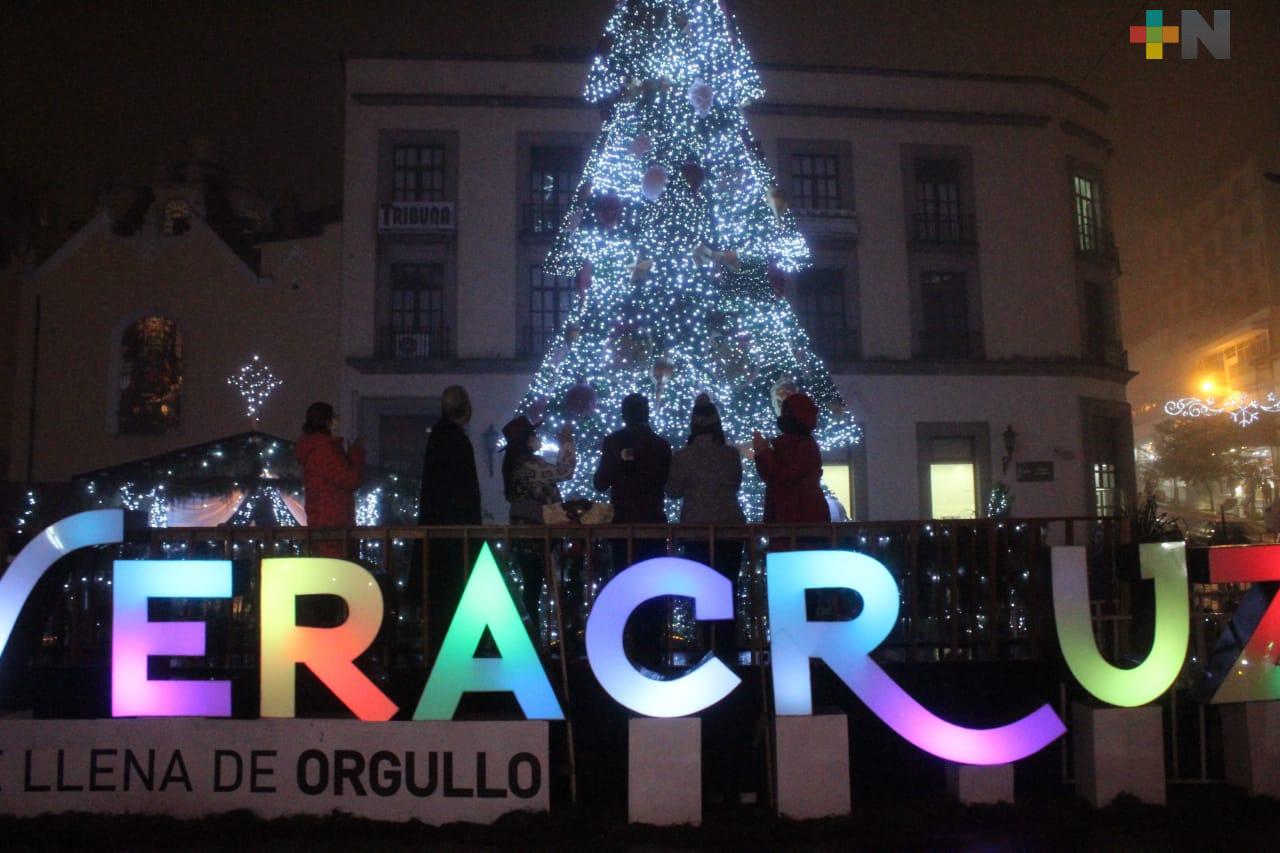 Encienden luces navideñas en Xalapa