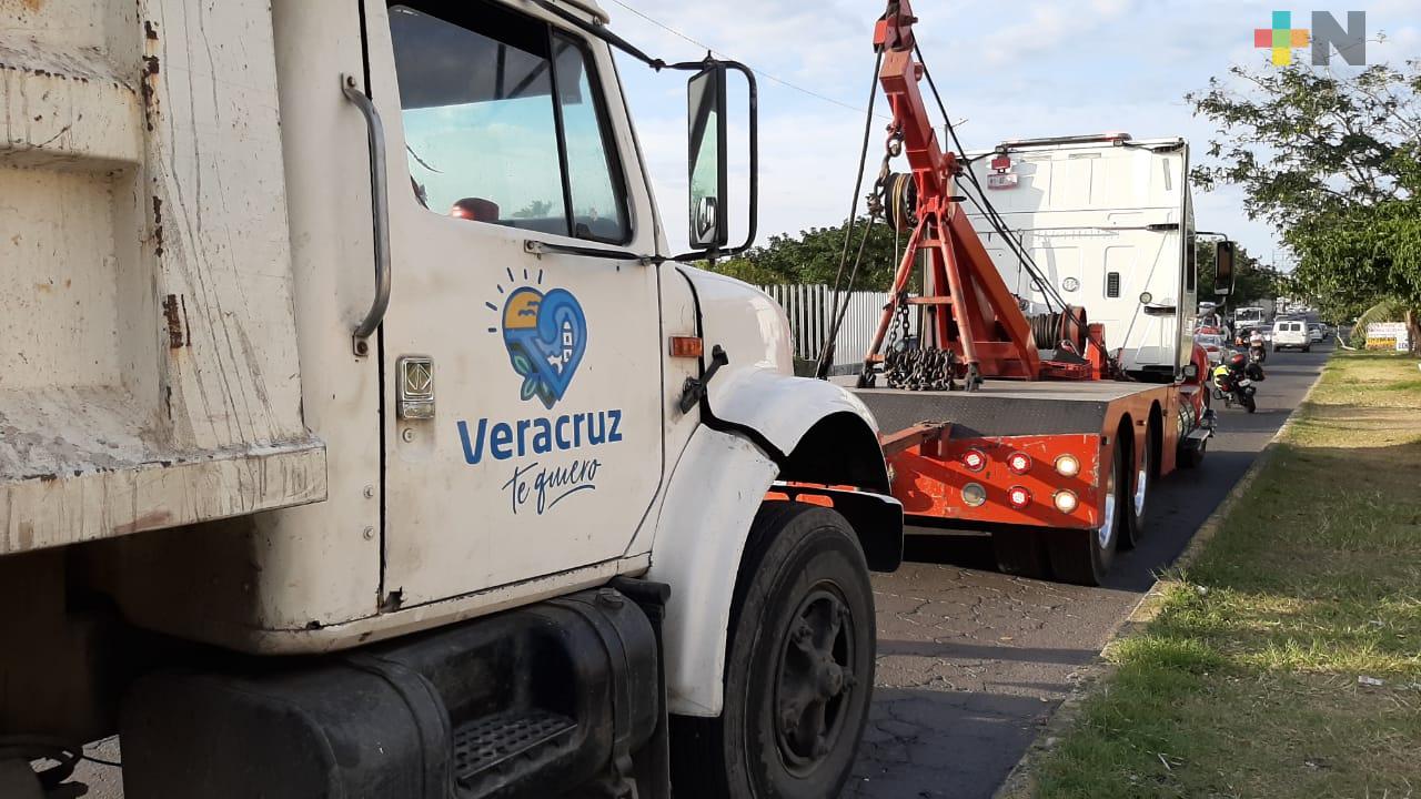 Vehículo del Ayuntamiento de Veracruz atropelló a mujer, en El Coyol