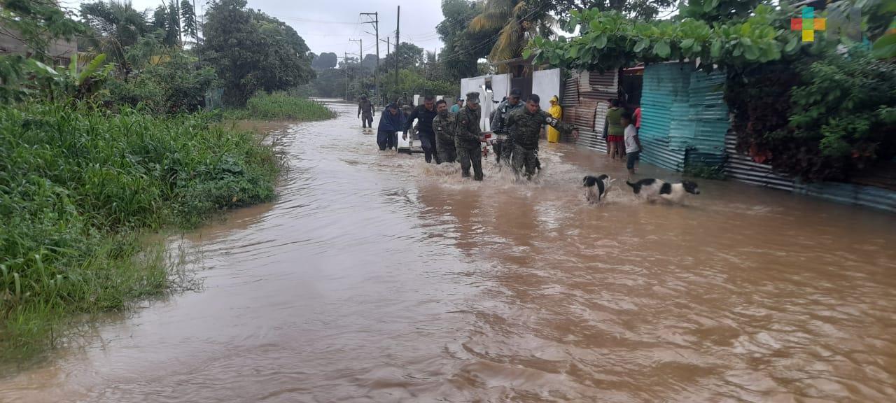 Suman 2 mil 300 viviendas anegadas en Agua Dulce