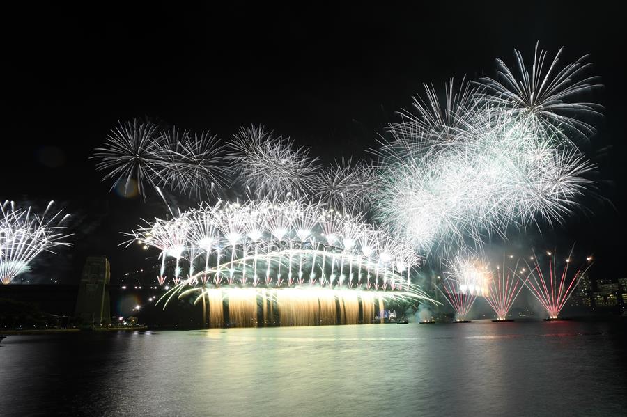 El mundo empezó a recibir el 2021 con renovadas esperanzas