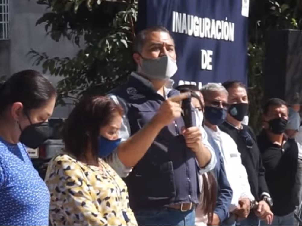 Policías de Coatepec contarán con cámaras de vigilancia en las solapas del uniforme, informó el alcalde