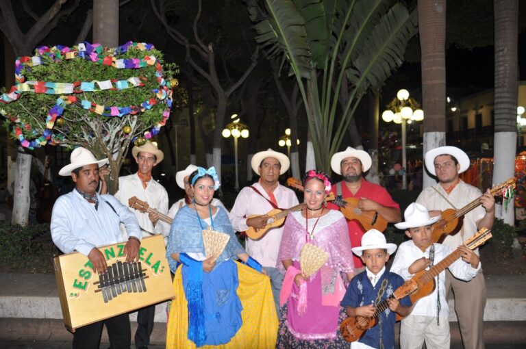 Invita IVEC a taller de cantos y adornos de la rama decembrina tlacotalpeña
