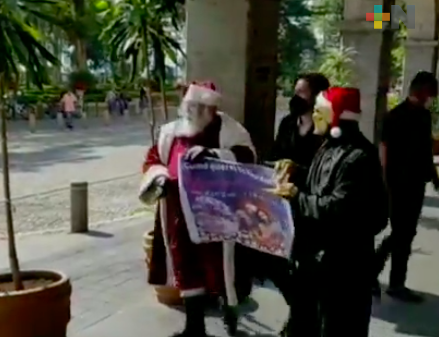 Santa Claus pide a xalapeños continuar con las medidas de sanidad