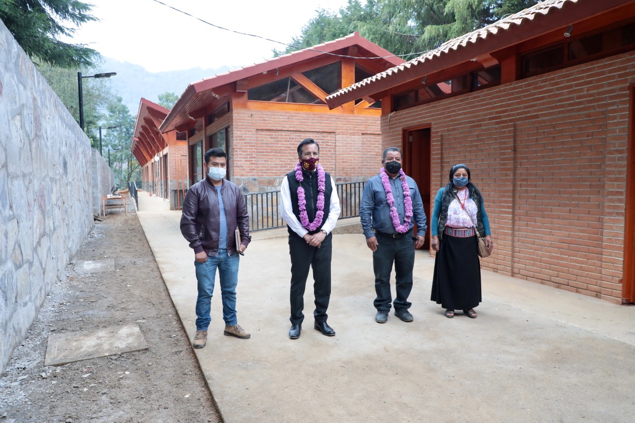 Quisieron poner en duda las universidades Benito Juárez pero aquí están, afirma Cuitláhuac García desde Atlahuilco