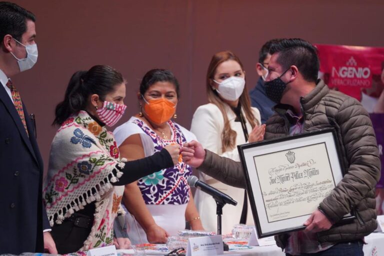 Gobierno del Estado entrega el Premio Anual Artesanal Veracruzano 2020