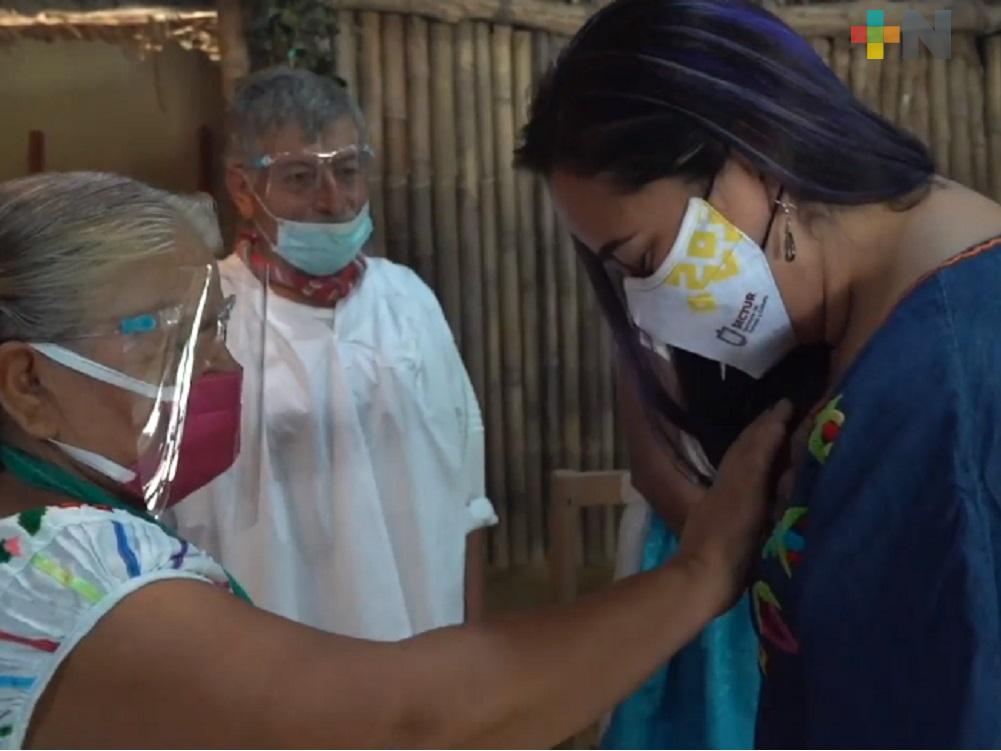 Xóchitl Arbesú visita artesanos totonacas, analizan realización de Cumbre Tajín 2021