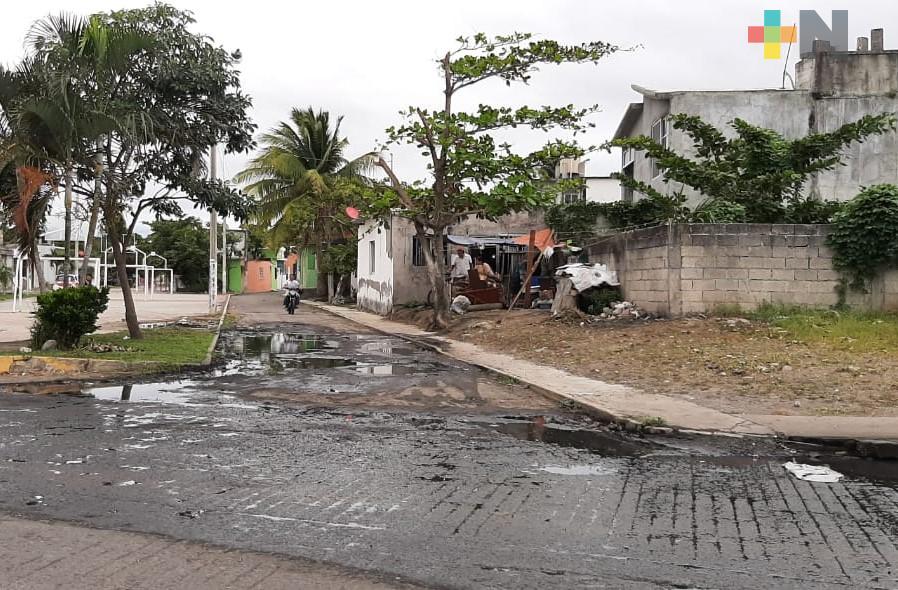 Reportan fugas de aguas negras en colonia Plan de Ayala de Boca del Río