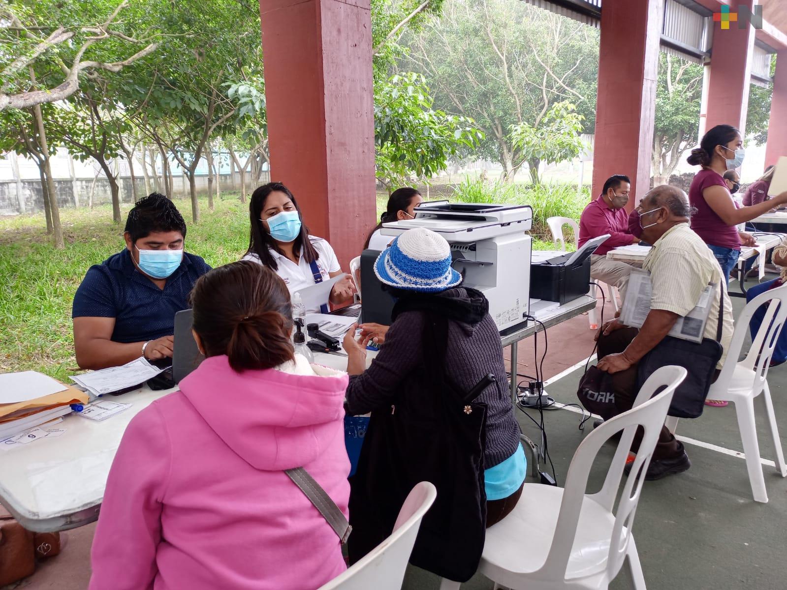 Gran respuesta de la ciudadanía en la brigada itinerante del Registro Civil en Coatzacoalcos.
