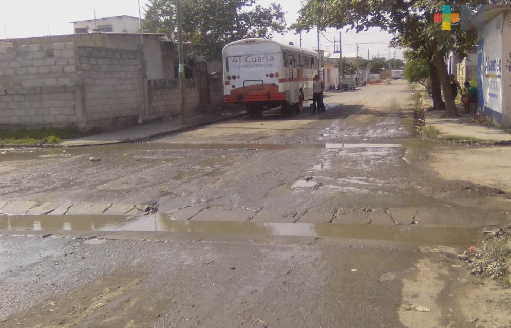 Ciudadanos denuncian mal estado de calle en Boca del Río