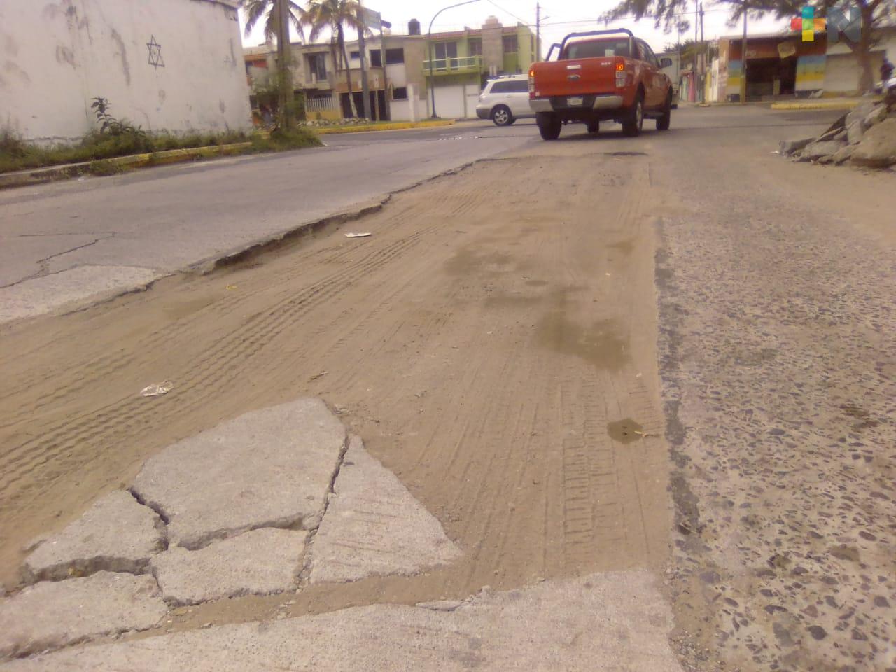 Piden a Grupo MAS repare calle Icazo y Allende Norte, en Veracruz
