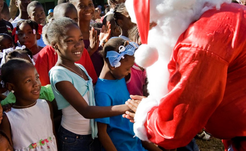 La OMS tranquiliza a los niños: Papá Noel es “inmune” al COVID-19