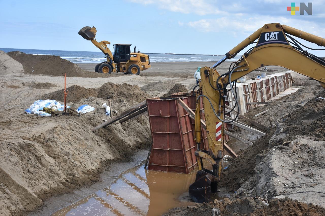 Esta semana reactivaron la construcción de terrazas en el malecón costero de Coatzacoalcos
