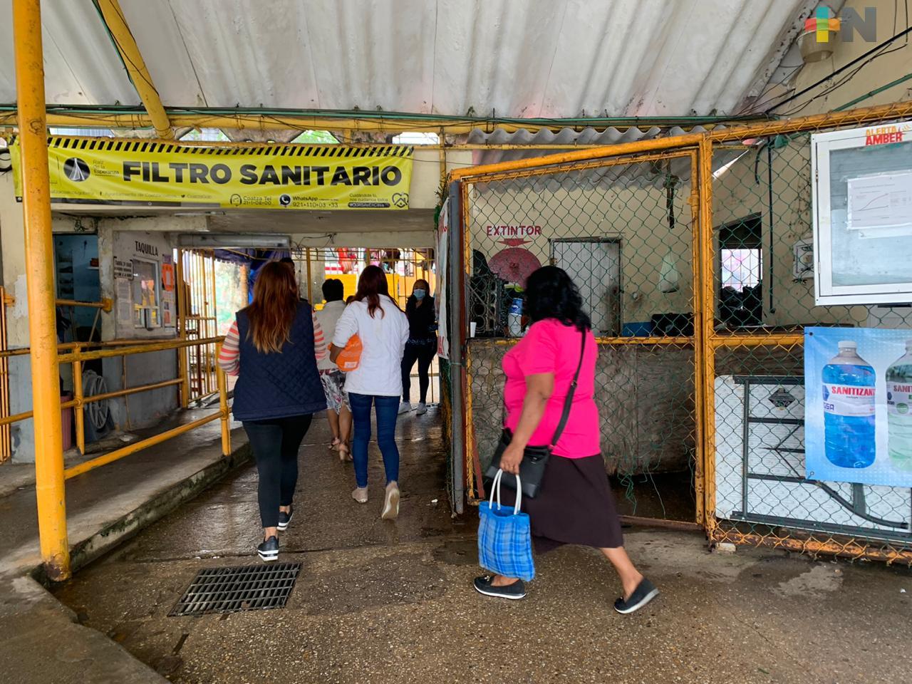 A pesar de avance en semáforo, habitantes de Coatzacoalcos llaman a seguir medidas sanitarias