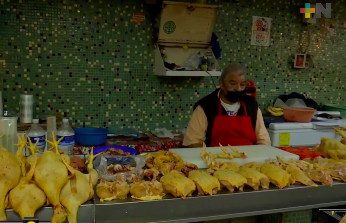 En vísperas de la cena de Nochebuena, bajas ventas de carne de pollo en Xalapa