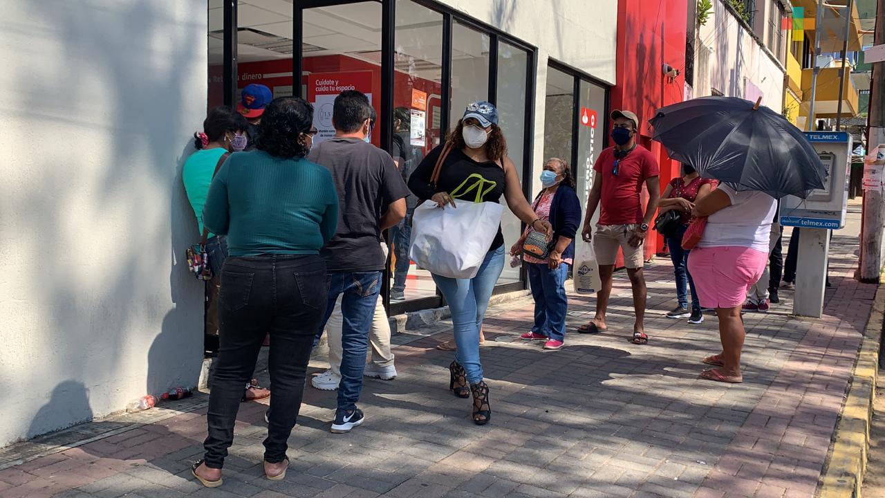 Usuarios interponen queja por practicajas de banco de Coatzacoalcos