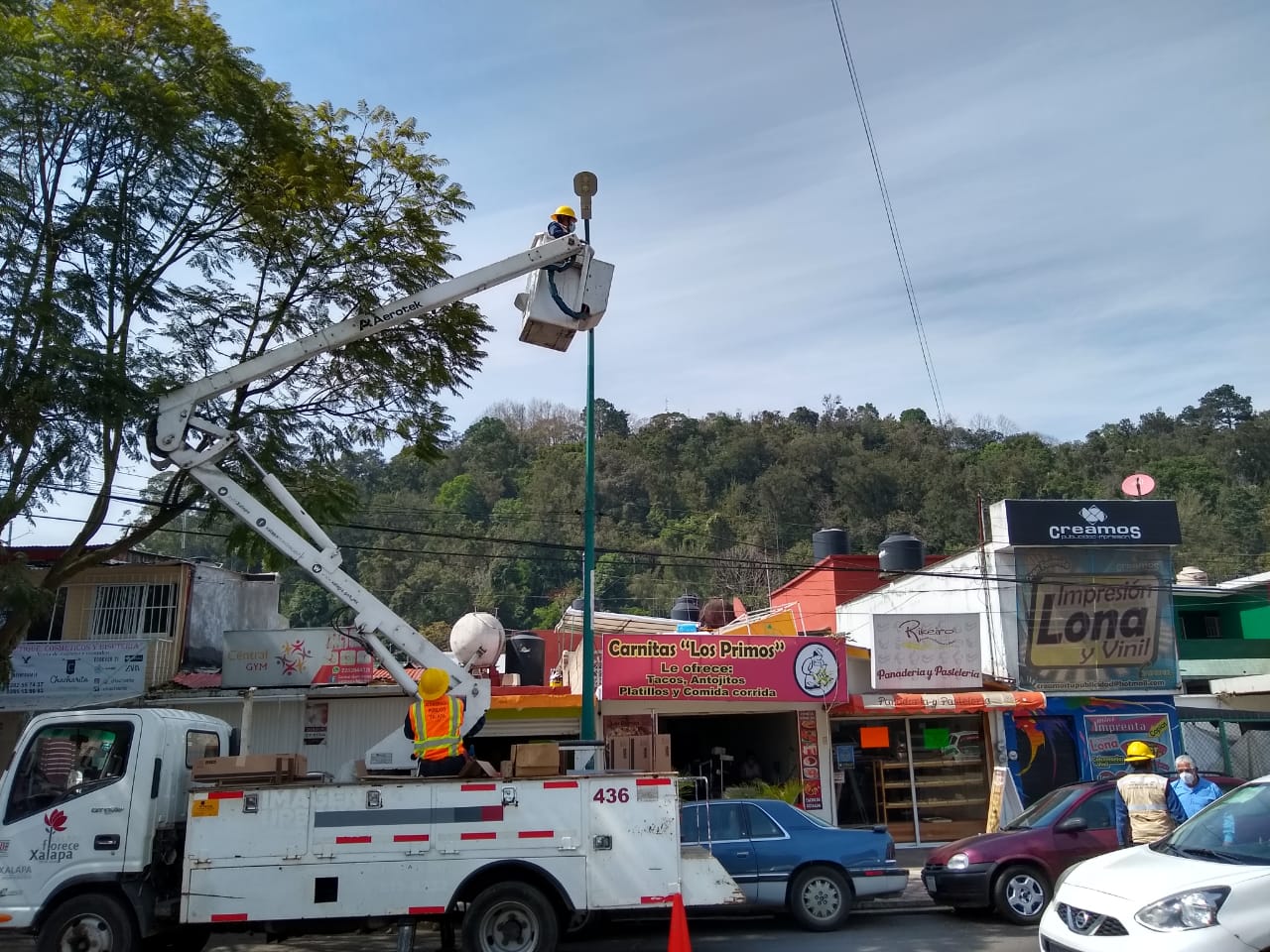 Continúa Ayuntamiento con sustitución de luminarias en avenidas