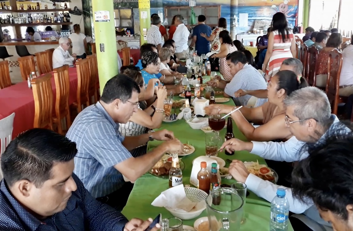 En Boca del Río restaurantes abarrotados por festejo de 10 de mayo