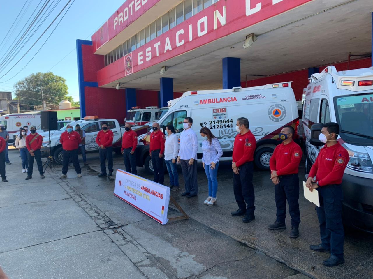 Por el aumento de contagios, entregaron dos ambulancias a Protección Civil de Coatzacoalcos