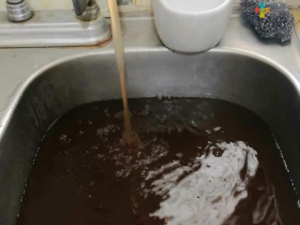Colonos del municipio de Veracruz exigen a Grupo MAS sanidad en servicio de agua